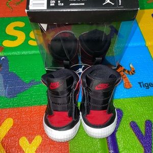 Jordan 1 Crib Bootie (Black/Red) Boys 3C